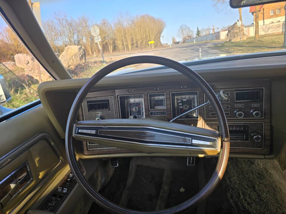 Afbeelding 13/16 van Lincoln Continental Mark IV (1974)
