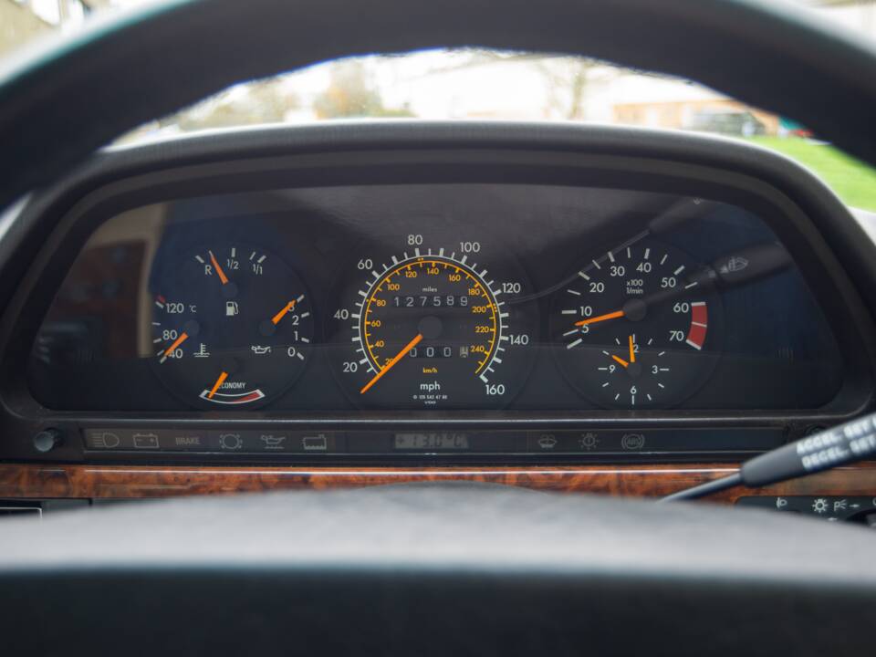 Image 19/31 de Mercedes-Benz 420 SEC (1990)