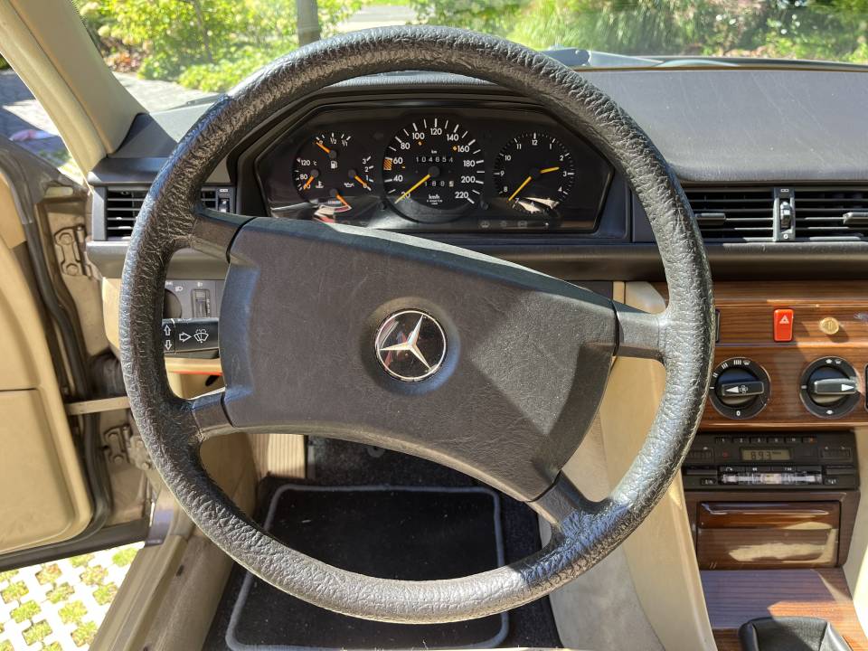 Afbeelding 10/30 van Mercedes-Benz 200 (1987)