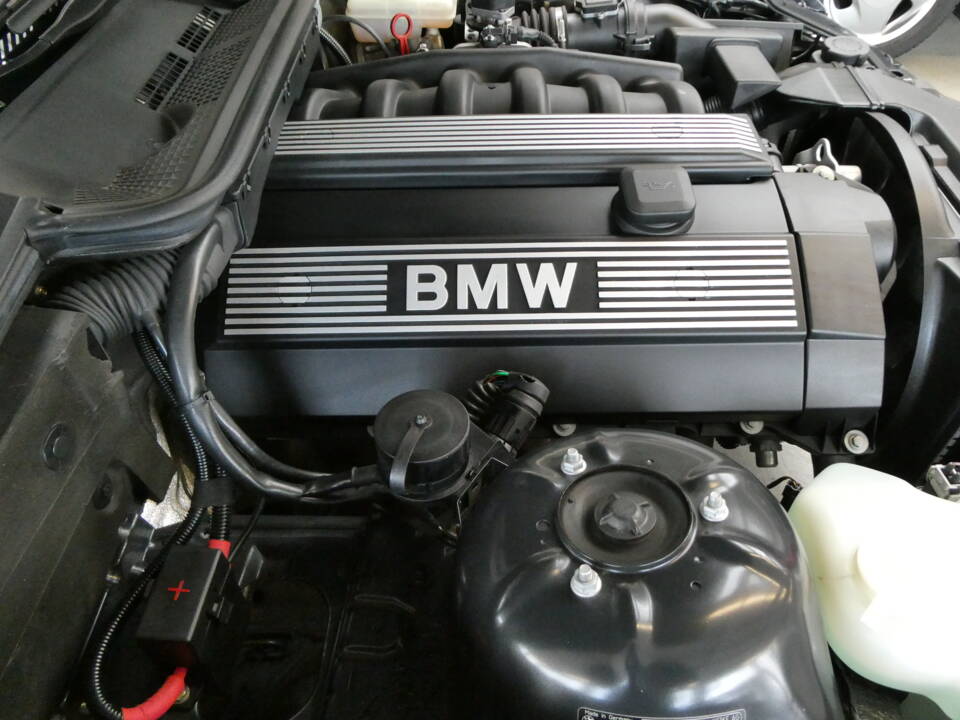 Image 10/40 of BMW 320i (1997)