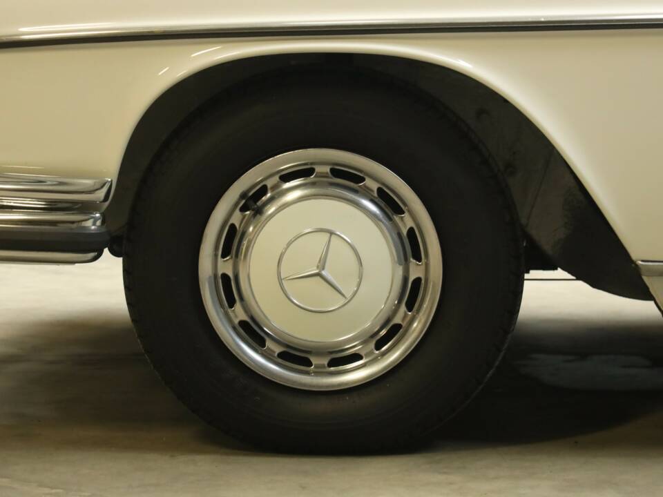 Bild 26/50 von Mercedes-Benz 280 SE (1970)