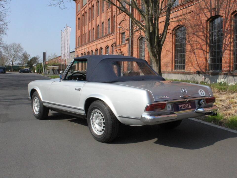 Image 16/16 of Mercedes-Benz 230 SL (1966)