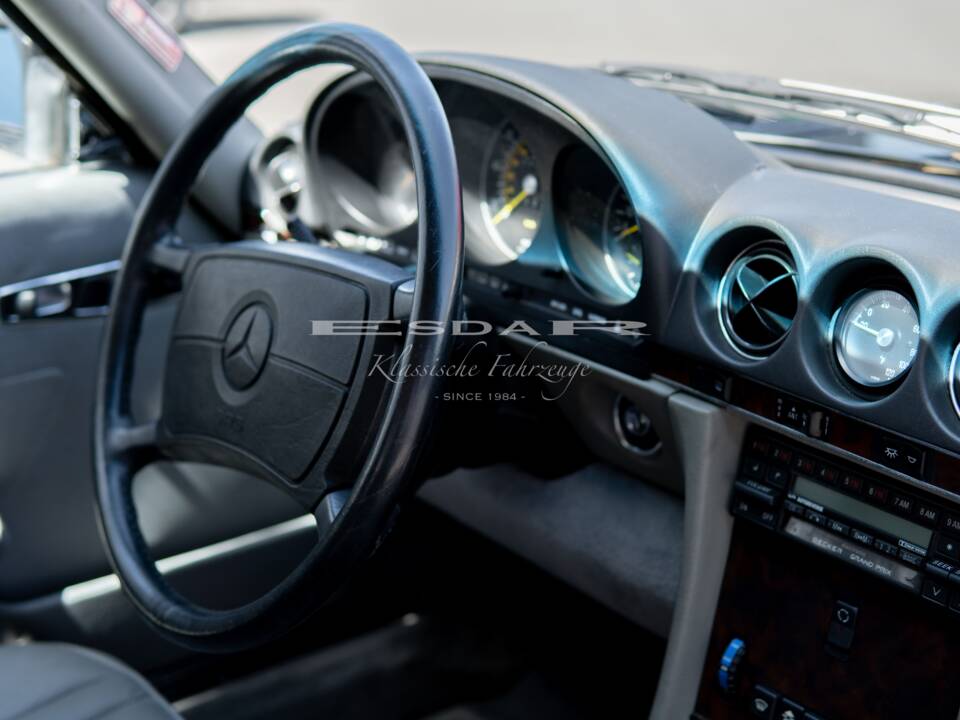 Image 14/29 of Mercedes-Benz 560 SL (1987)