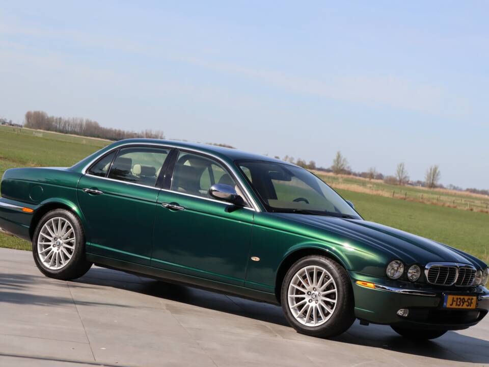 Imagen 12/50 de Jaguar XJ 8 4.2 (2006)