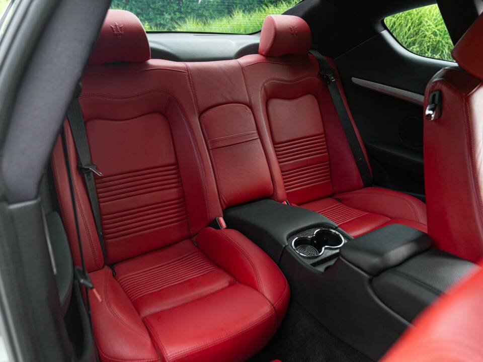Bild 28/50 von Maserati GranTurismo 4.2 (2008)