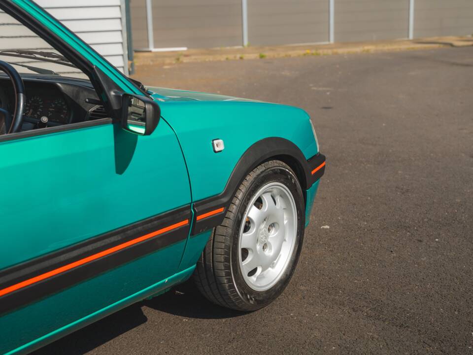 Bild 13/50 von Peugeot 205 GTi 1.9 (1991)