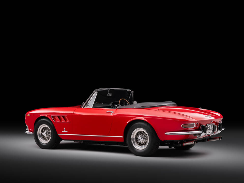 Image 2/28 of Ferrari 275 GTS (1965)