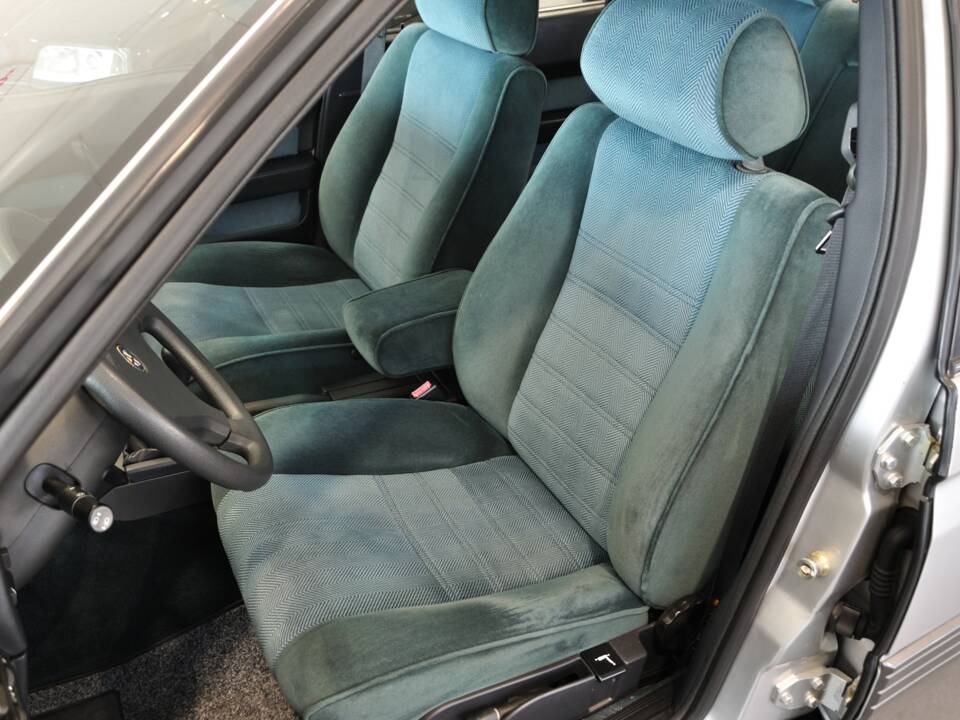 Bild 22/41 von Alfa Romeo 164 2.0 (1990)