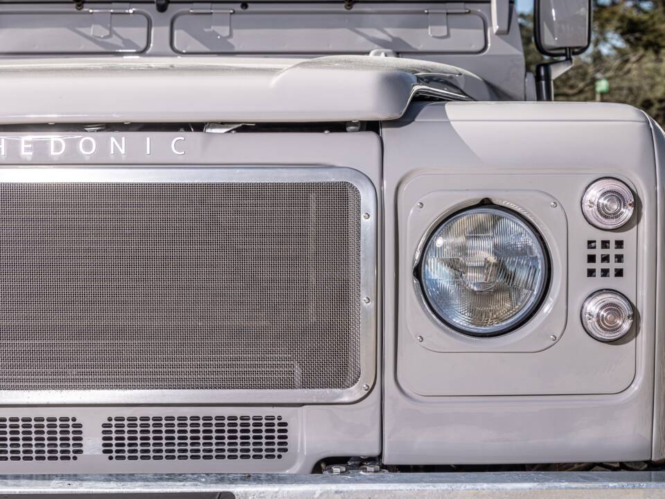 Bild 10/11 von Land Rover Defender 90 Td5 (2002)