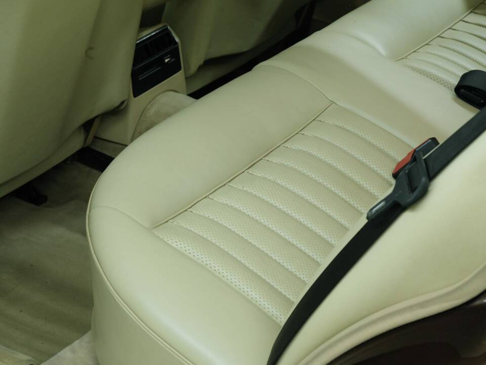 Bild 26/50 von Mercedes-Benz 380 SE (1984)