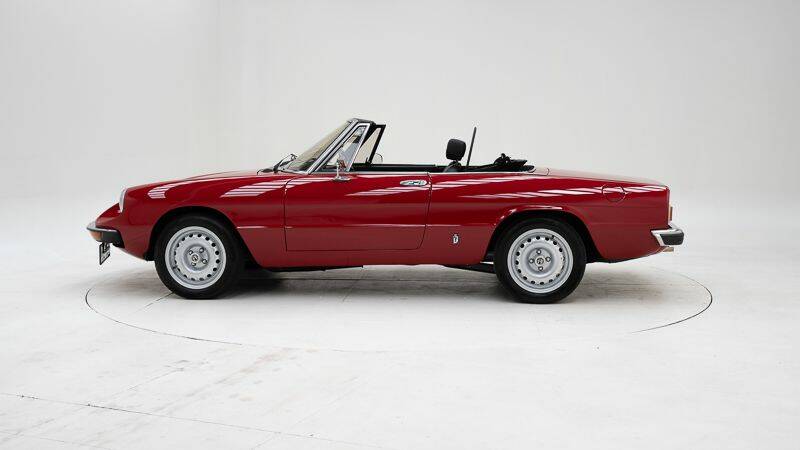 Image 8/15 of Alfa Romeo 2000 Spider Veloce (1981)