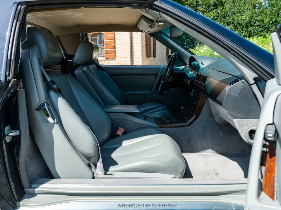 Image 38/45 of Mercedes-Benz 500 SL (1990)
