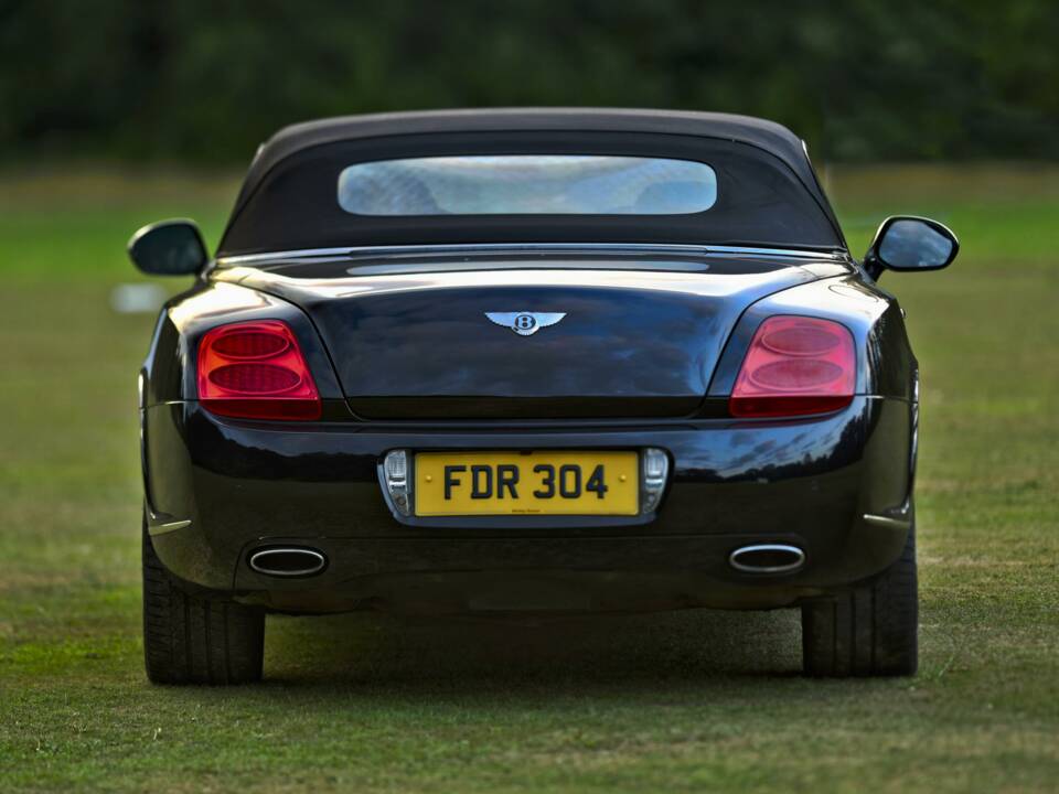 Bild 20/50 von Bentley Continental GTC W12 (2011)