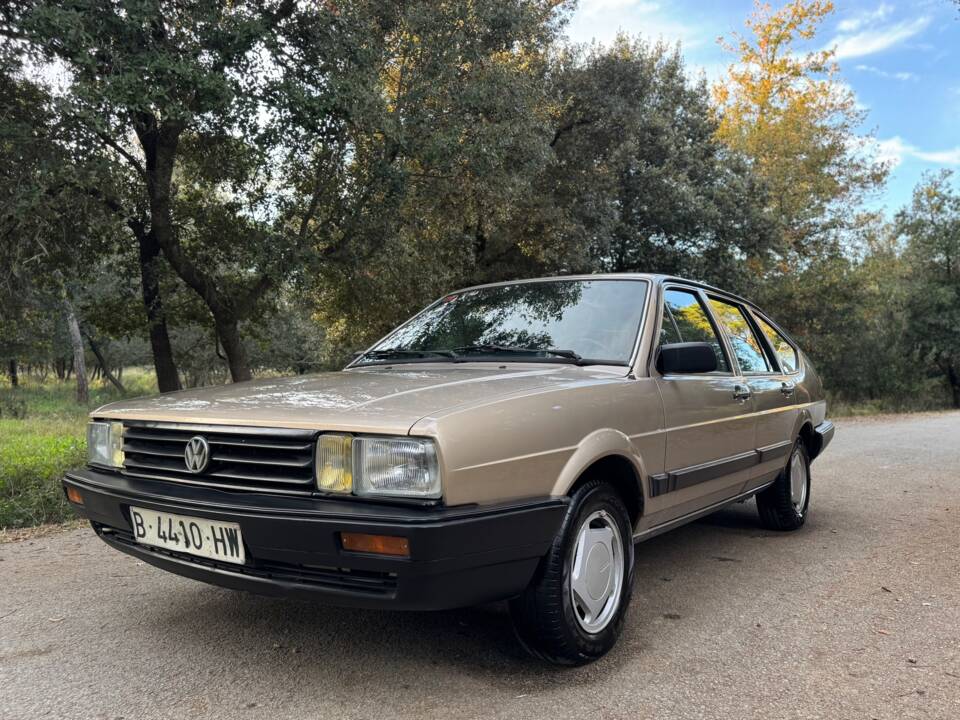 Image 2/57 of Volkswagen Passat 2.0 (1987)