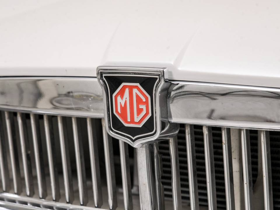 Immagine 31/50 di MG MGB GT (1973)