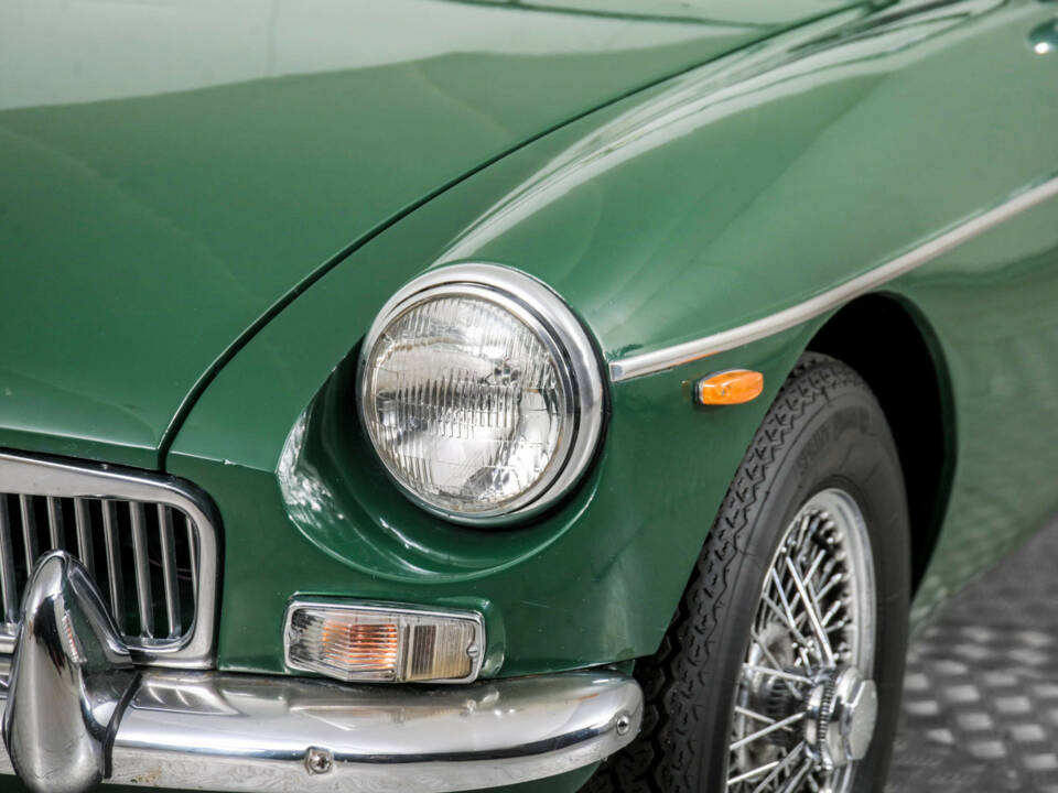 Image 20/50 of MG MGB (1964)