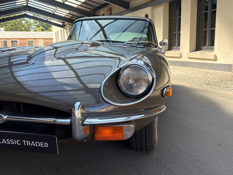 Image 17/81 de Jaguar Type E (2+2) (1969)
