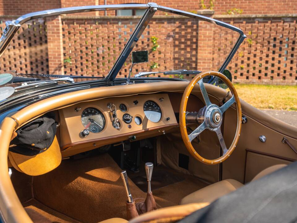 Image 3/50 de Jaguar XK 120 OTS (1952)