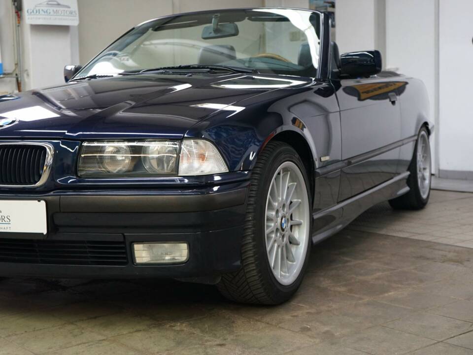 Image 6/36 of BMW 318i (1999)