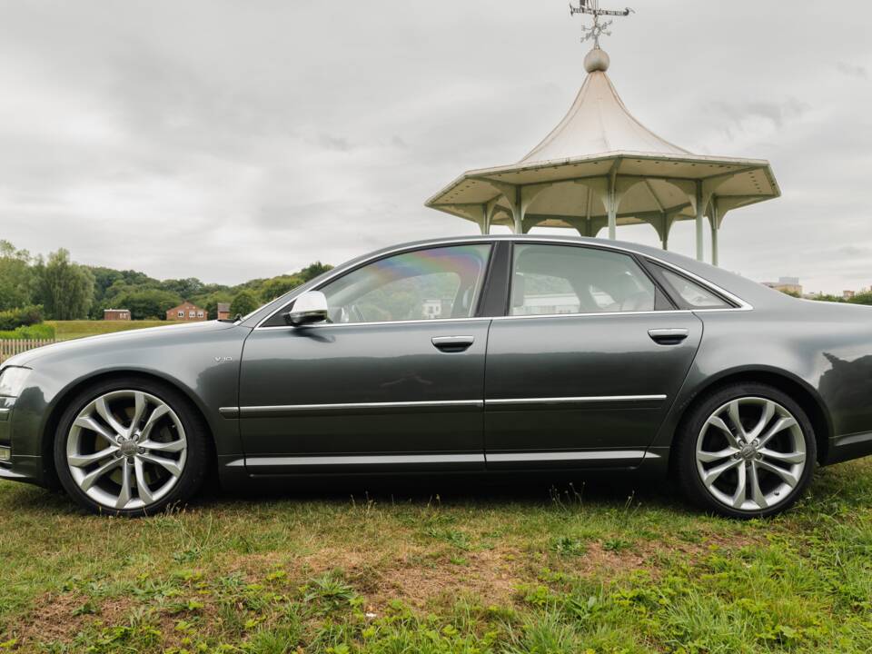 Bild 2/24 von Audi S8 V10 (2009)