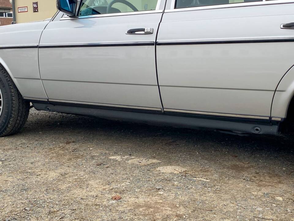 Bild 15/24 von Mercedes-Benz 280 TE (1984)