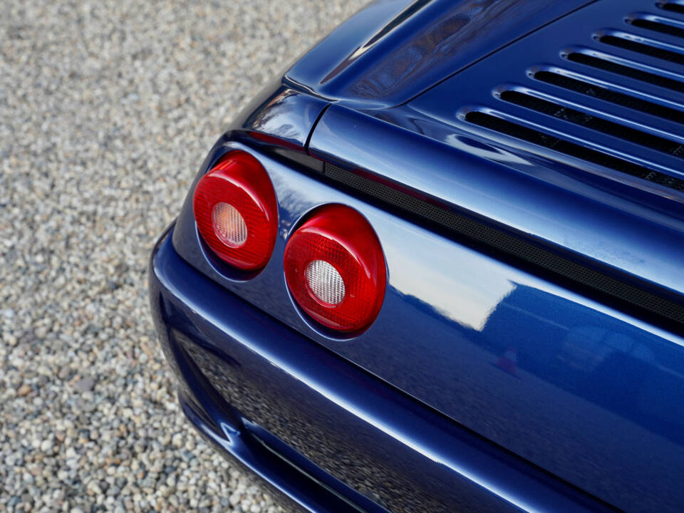 Immagine 42/50 di Ferrari F 355 Spider (2000)