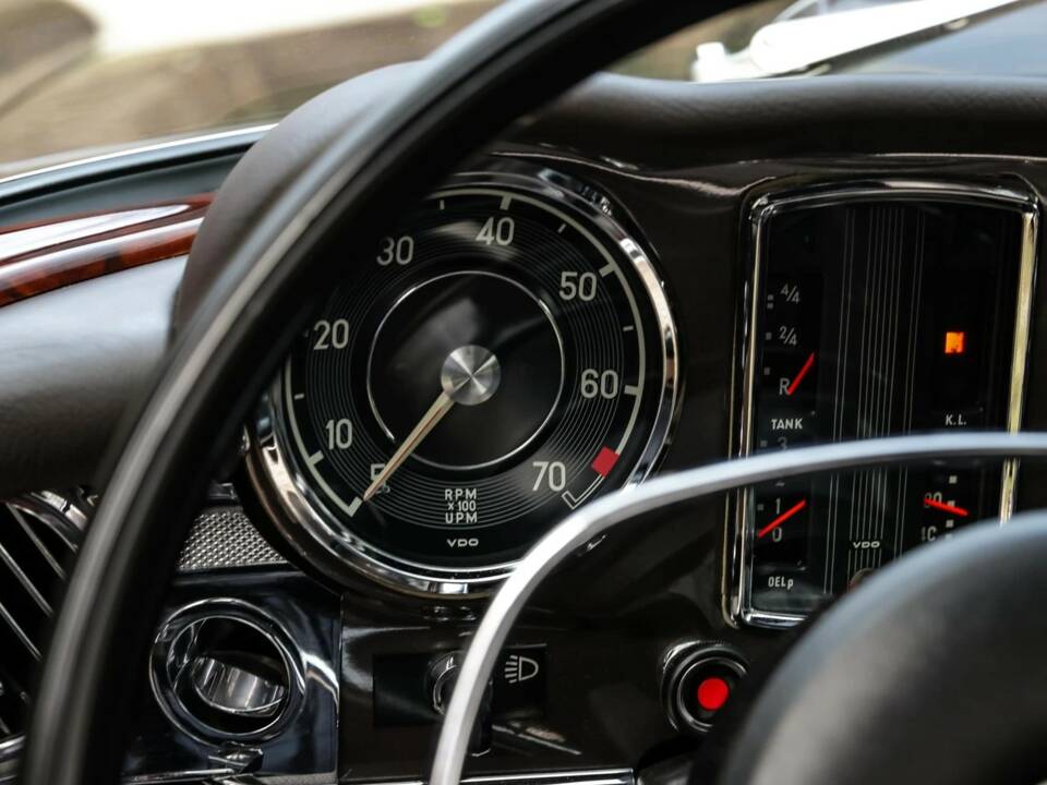 Image 14/21 de Mercedes-Benz 280 SL (1969)