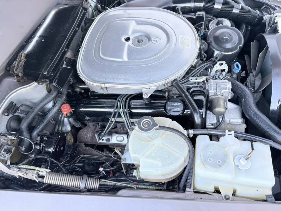 Image 40/50 of Mercedes-Benz 560 SL (1987)