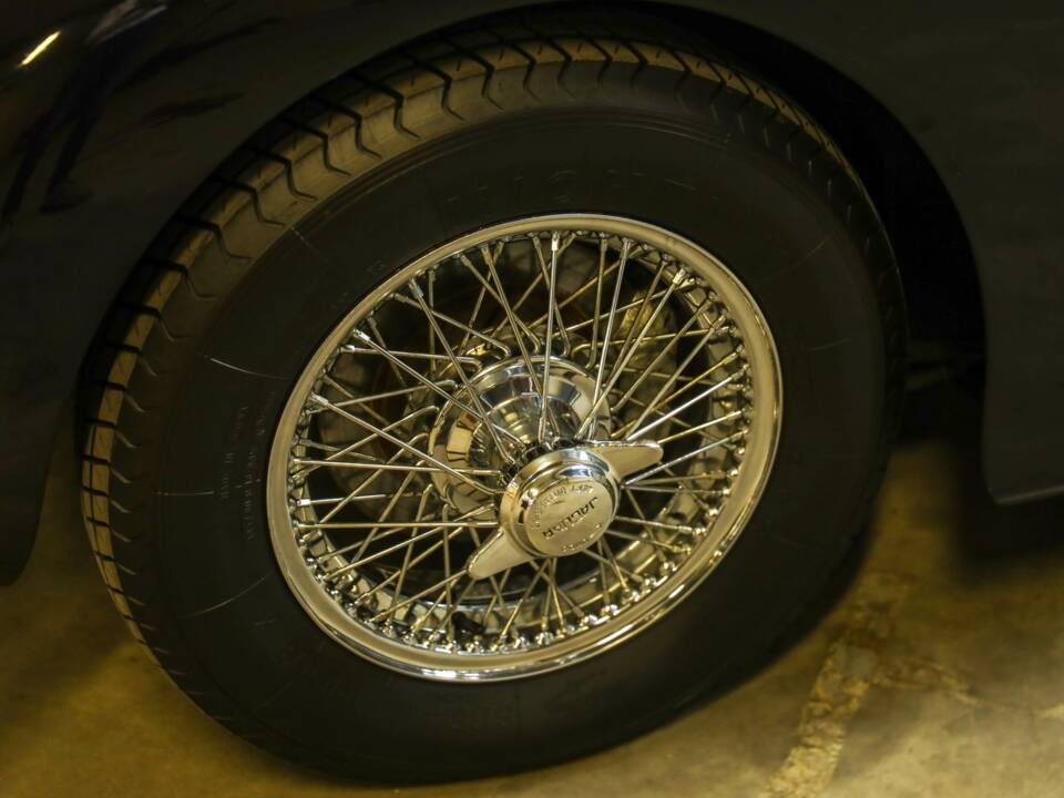 Image 19/50 of Jaguar XK 140 DHC (1955)