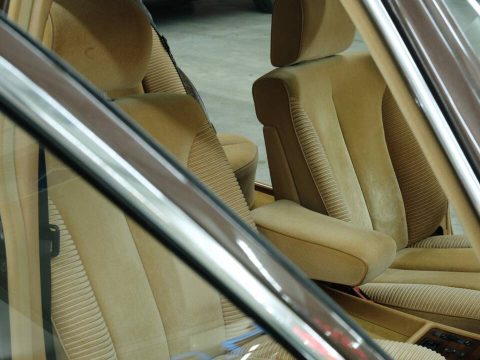 Bild 31/50 von Mercedes-Benz 280 SEL (1983)