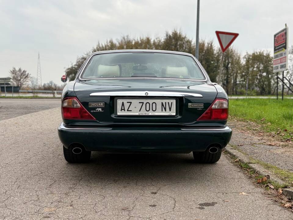 Immagine 5/14 di Jaguar XJ 8 Executive (1998)