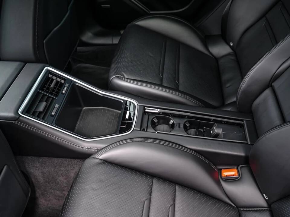 Image 8/11 of Porsche Panamera GTS (2018)