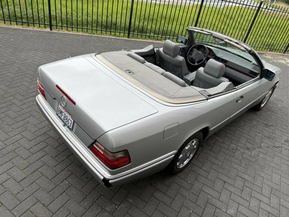 Bild 18/50 von Mercedes-Benz E 320 (1995)