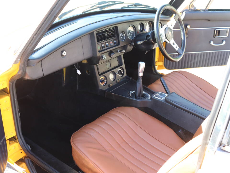 Image 14/19 of MG MGB GT (1978)
