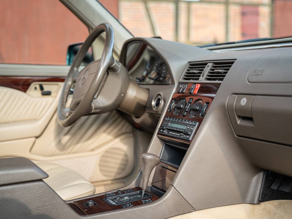 Bild 38/74 von Mercedes-Benz C 280 (1993)