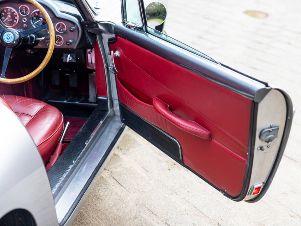 Image 26/50 of Aston Martin DB 5 (1964)