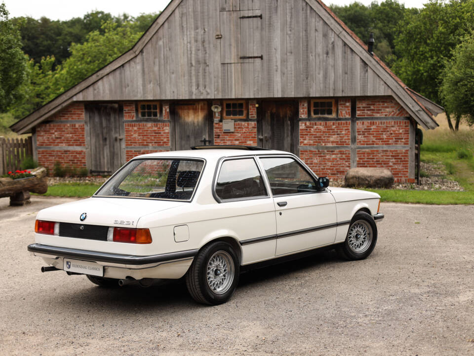 Image 4/95 of BMW 323i (1980)