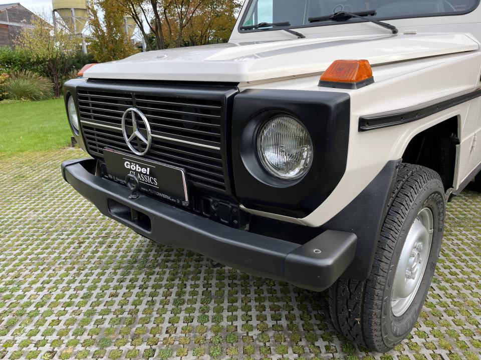 Image 11/33 of Mercedes-Benz 230 GE (kurz) (1987)