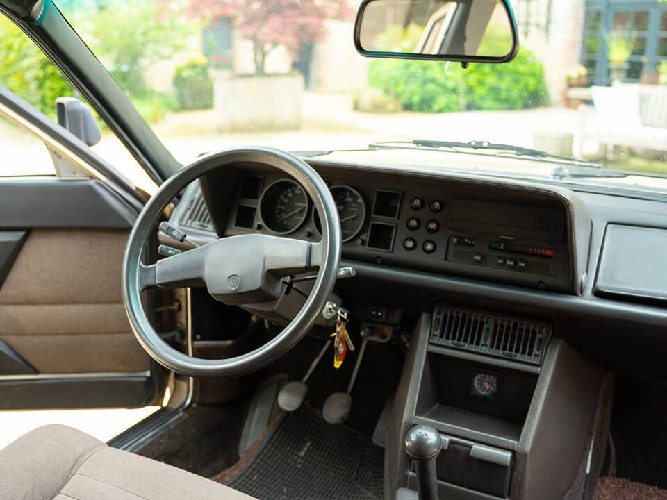 Bild 33/45 von Lancia Gamma 2000 (1977)