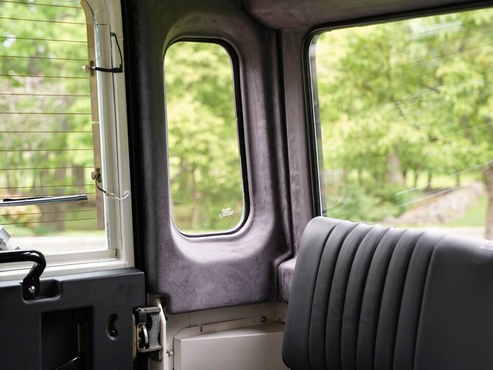 Image 80/96 of Land Rover Defender 90 (1995)