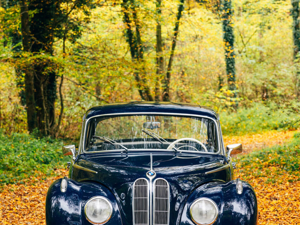 Image 10/199 of BMW 502 - 3.2 Litre (1961)