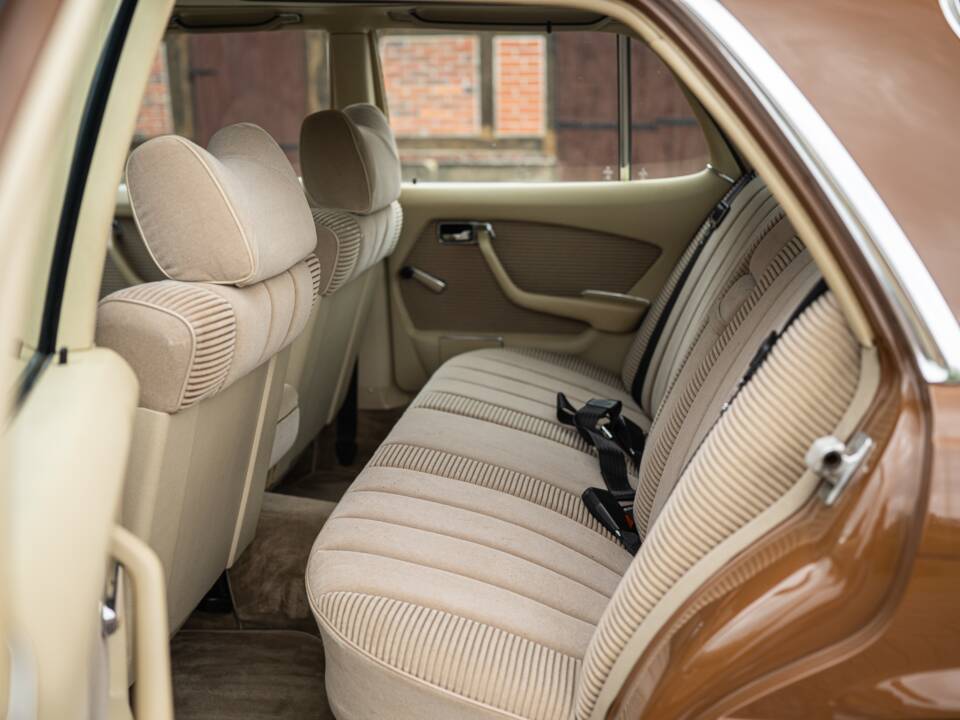 Image 43/81 of Mercedes-Benz 280 SE (1979)