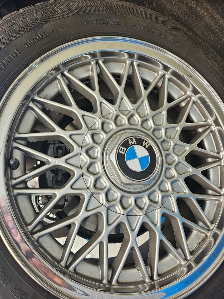 Immagine 59/67 di BMW 320i (1990)