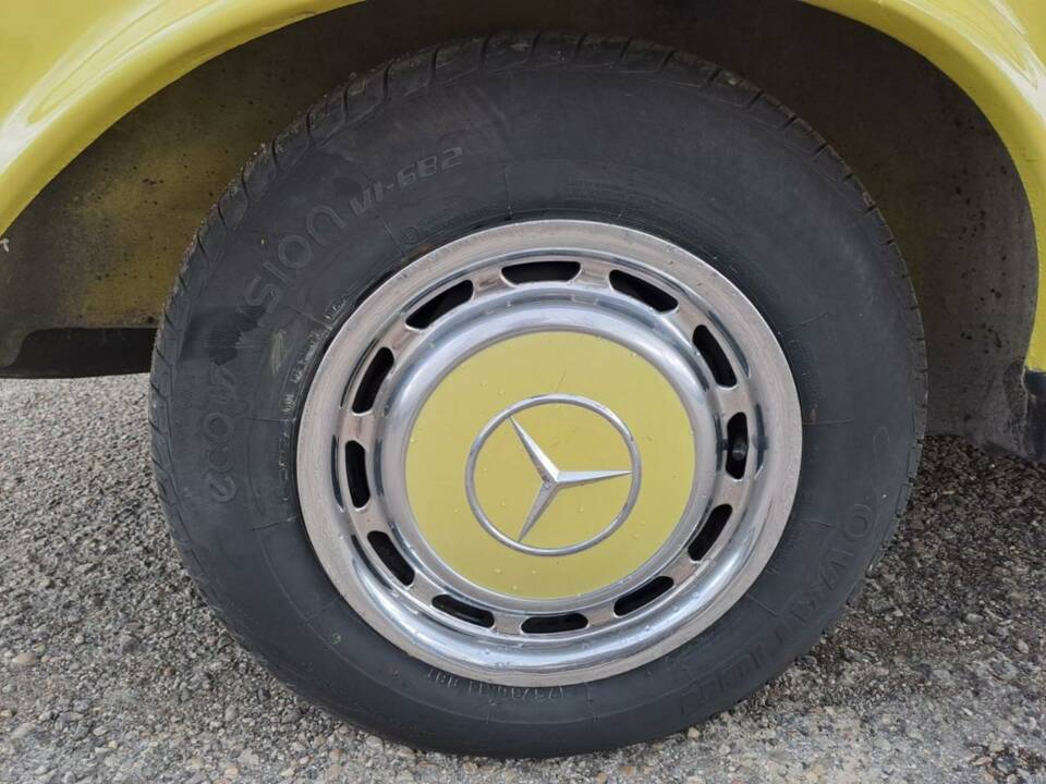 Bild 34/49 von Mercedes-Benz 200 (1979)