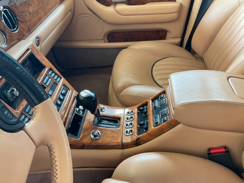 Bild 16/31 von Bentley Arnage Red Label (2000)