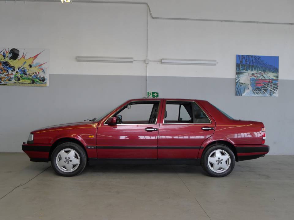 Imagen 18/33 de Lancia Thema 8.32 (1989)
