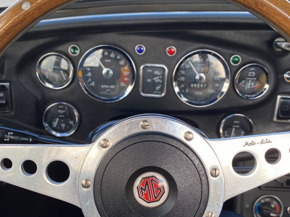 Image 3/17 of MG MGB (1979)
