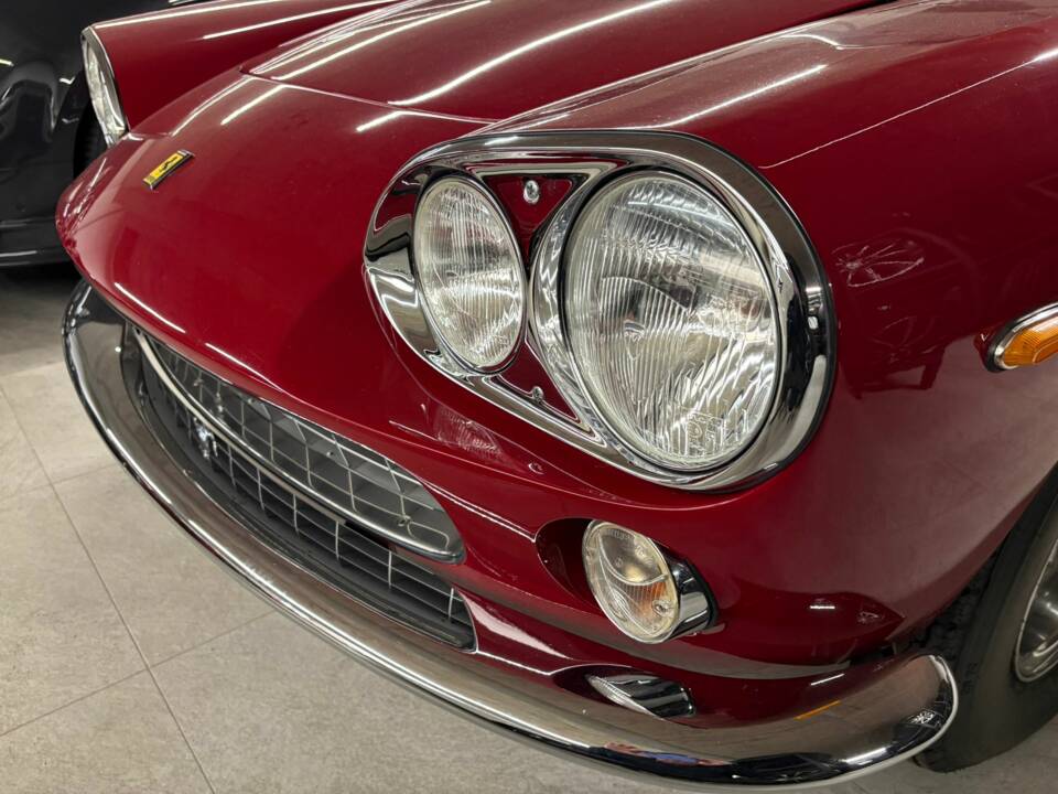 Image 40/50 of Ferrari 330 GT 2+2 (1965)