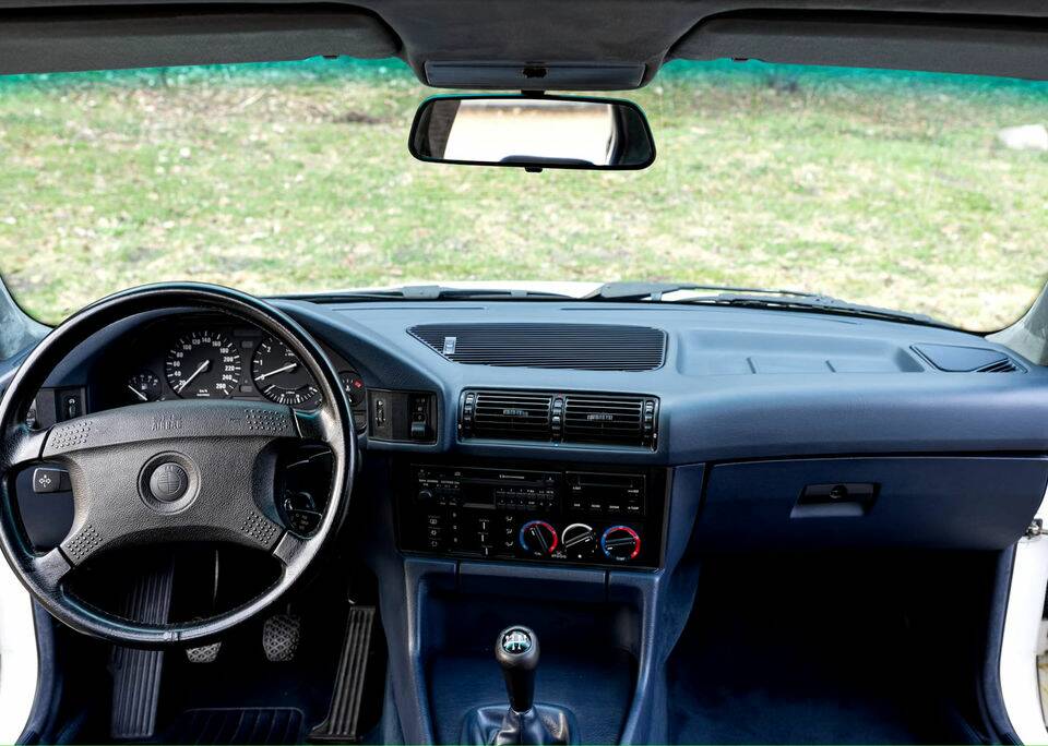 Image 6/8 de BMW 525ix (1993)