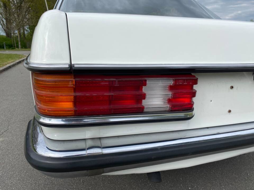 Image 19/49 of Mercedes-Benz 230 C (1980)